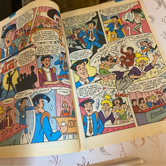 Archie 3000 Issues 1 & 2 Comics - Picture 6 of 9